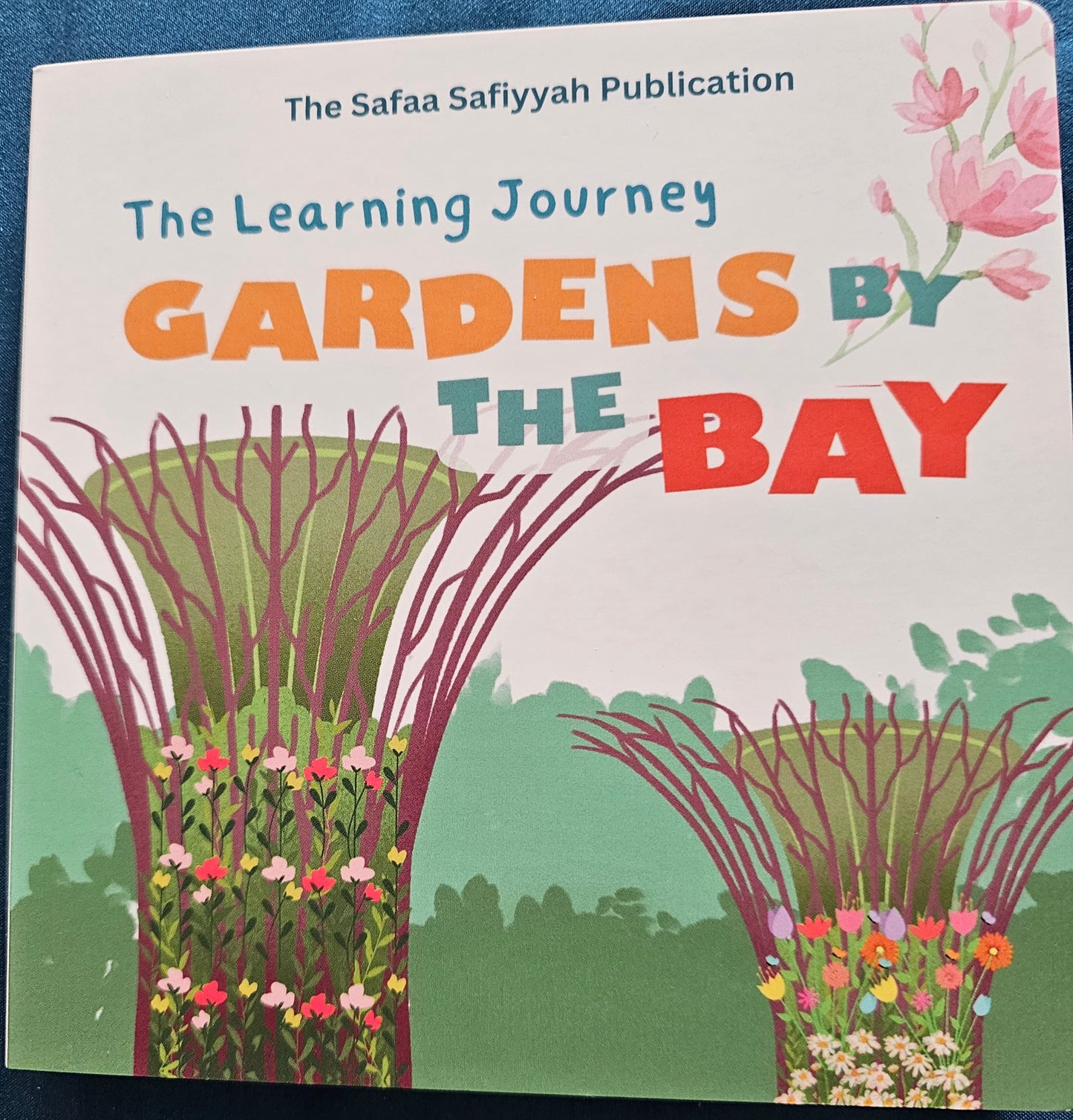 Gardens by the Bay - a BILINGUAL BOARDBOOK