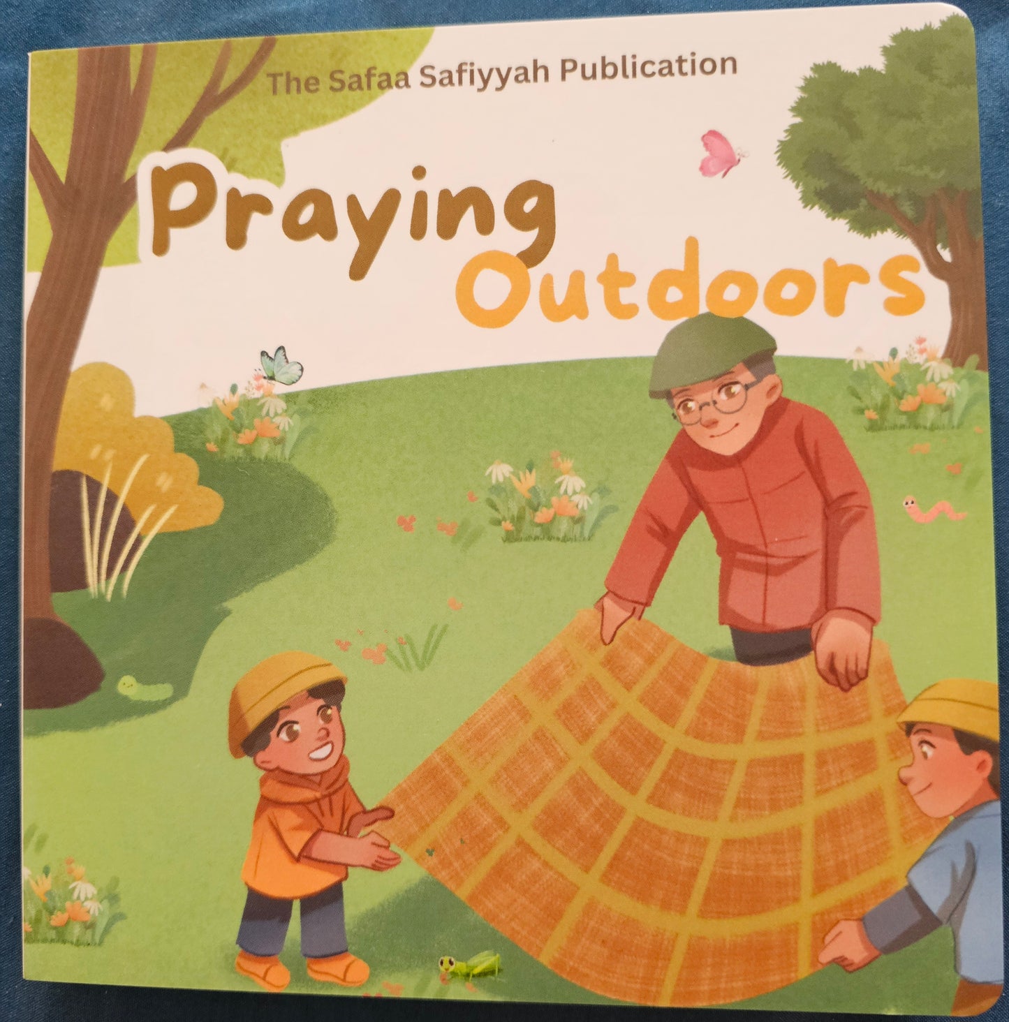 Praying Outdoors - a BILINGUAL BOARDBOOK